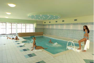 Чехия Hotel Jindřichův Hradec, Екстериор